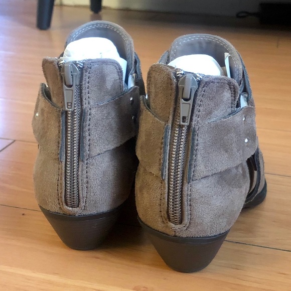 Pointed-toe Harness Booties - Picture 2 of 7